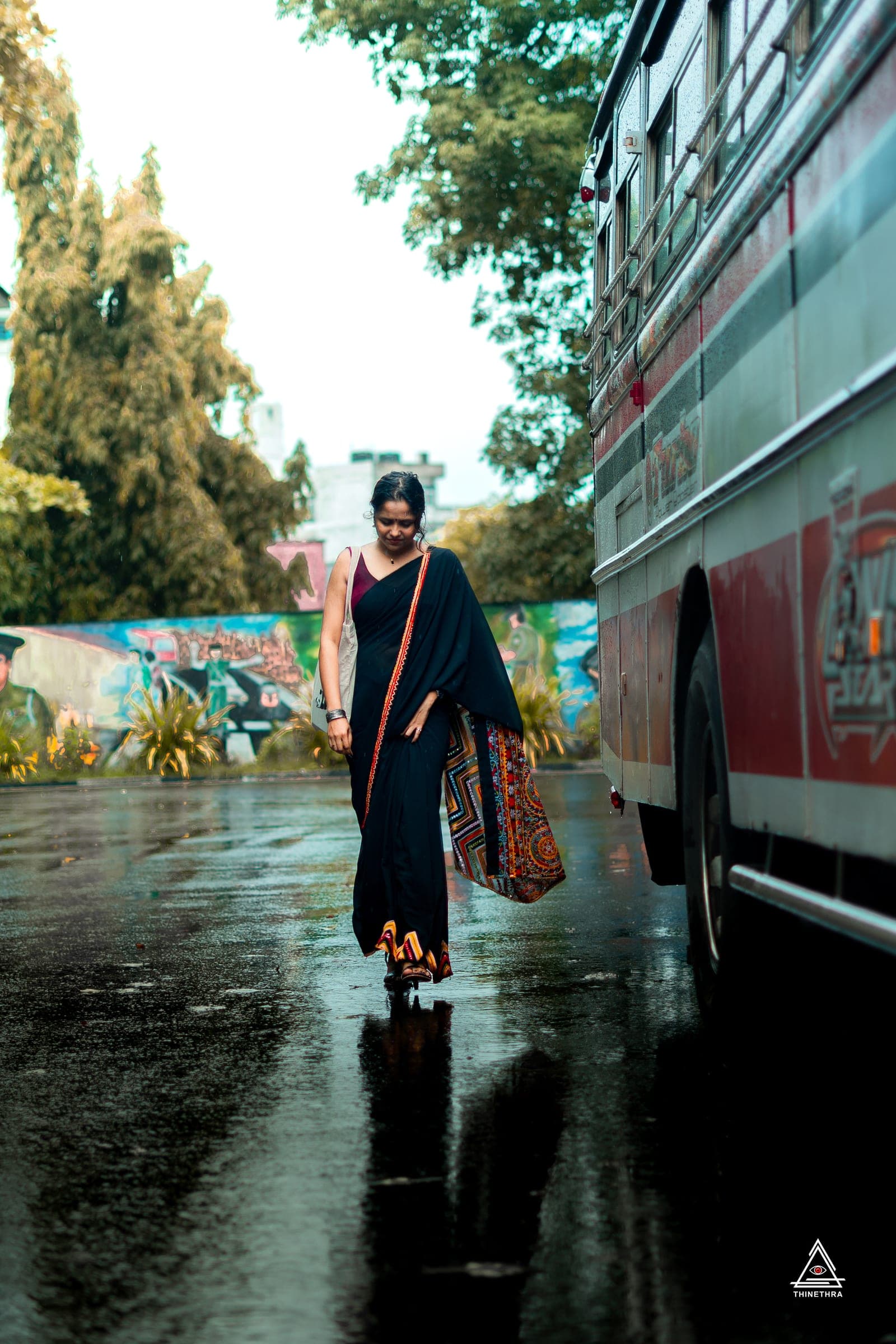 Portrait of Sandu in a black saree in the city, photo 2 of 26
