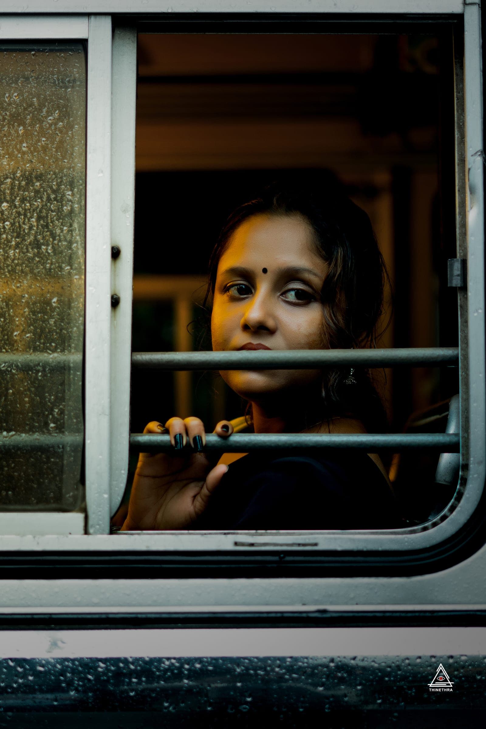 Portrait of Sandu in a black saree in the city, photo 5 of 26