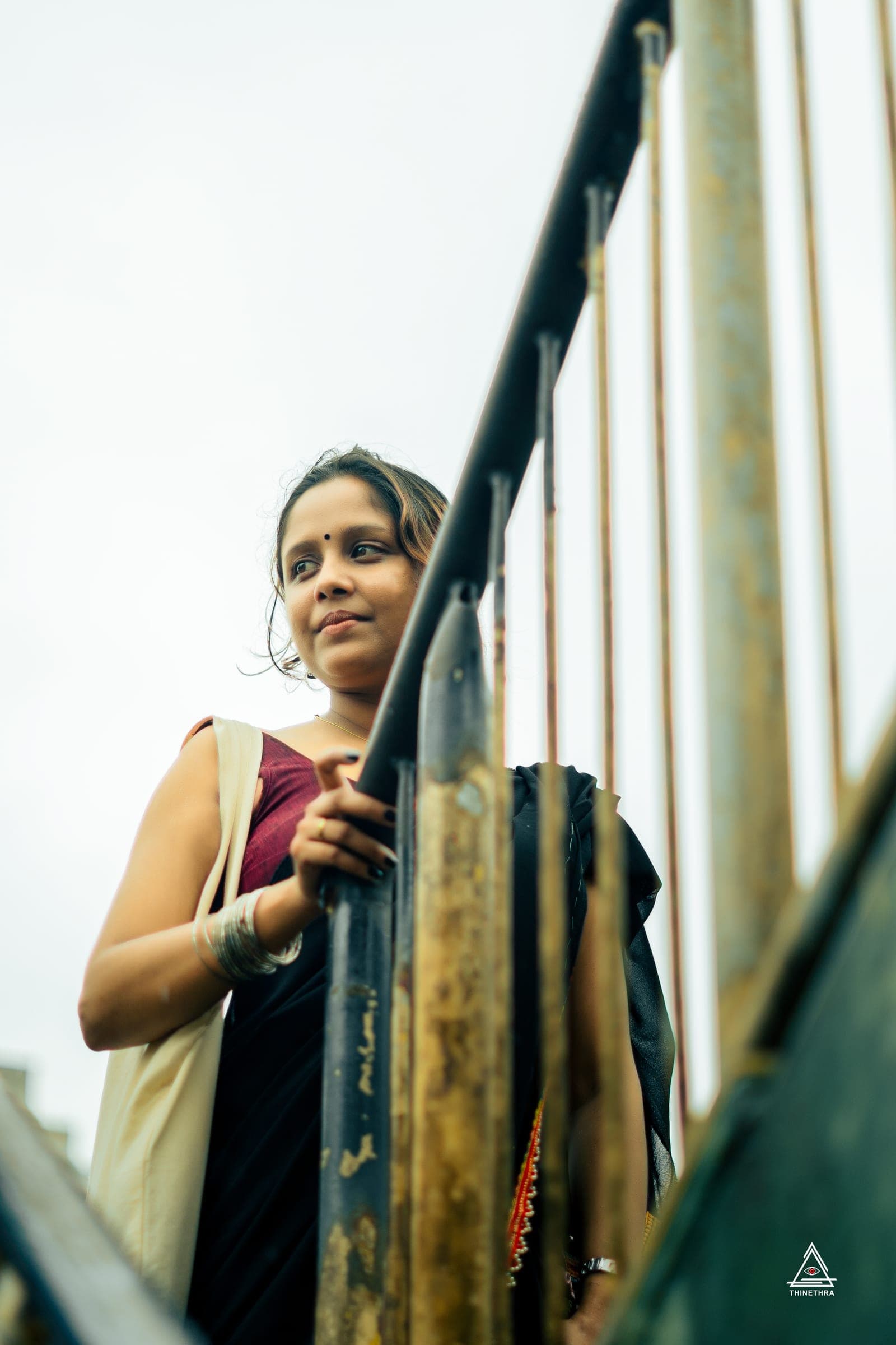 Portrait of Sandu in a black saree in the city, photo 8 of 26