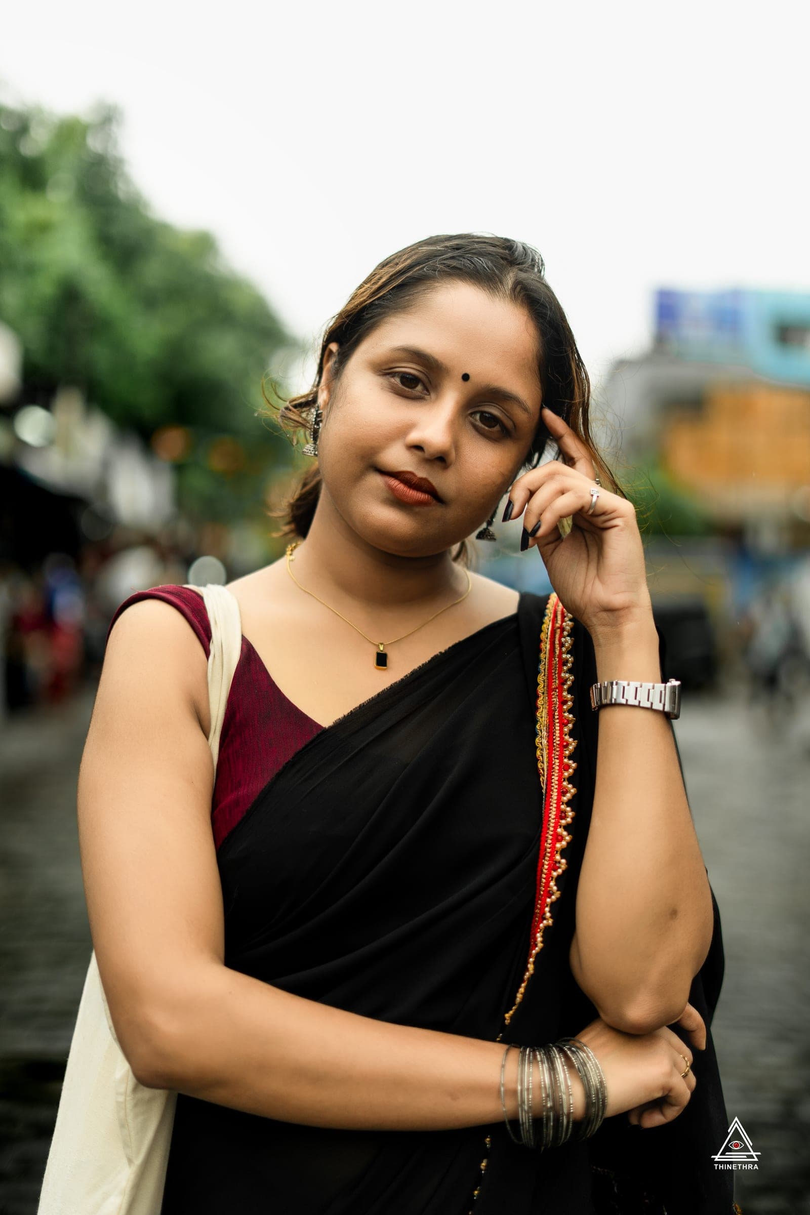 Portrait of Sandu in a black saree in the city, photo 9 of 26