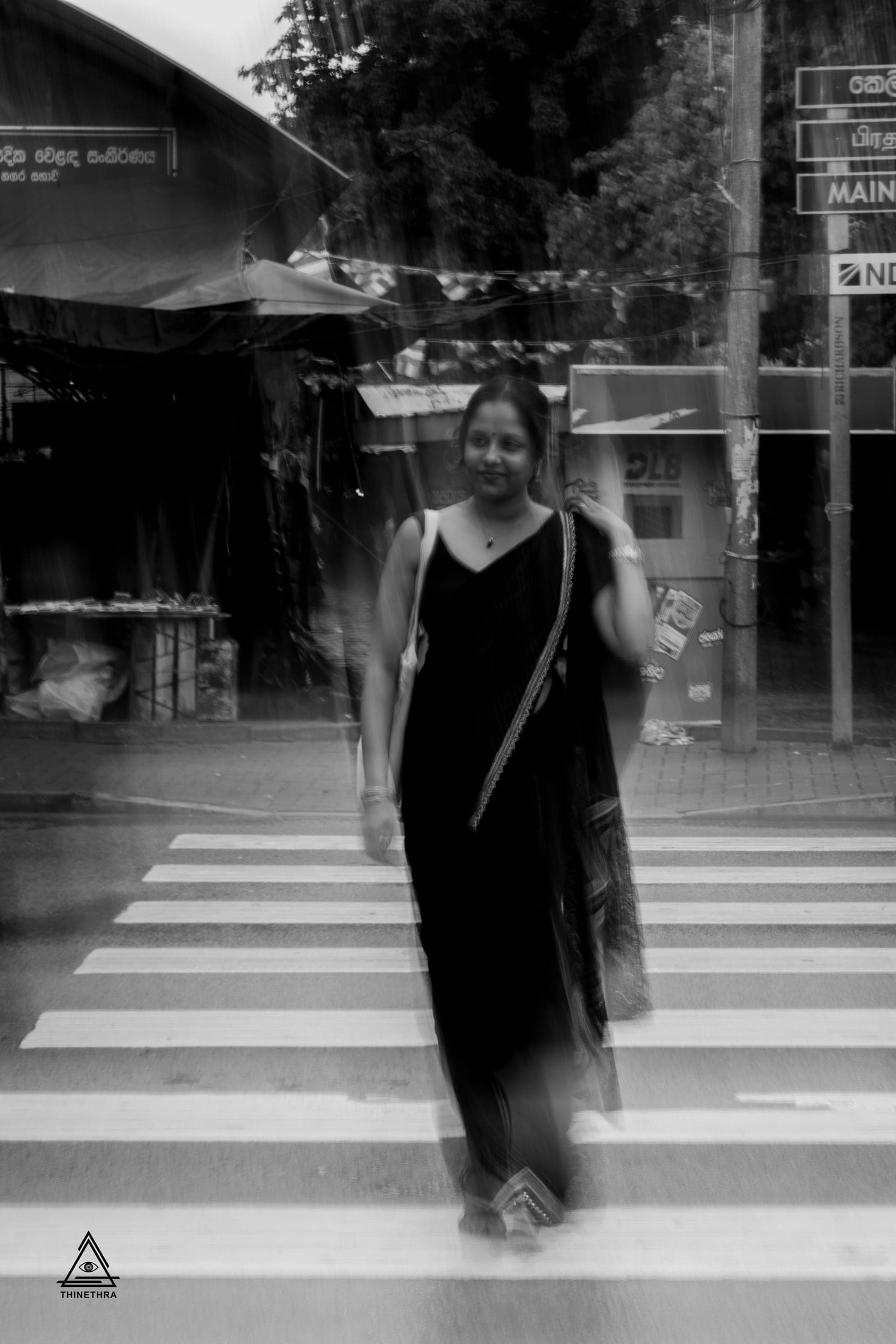 Portrait of Sandu in a black saree in the city, photo 13 of 26