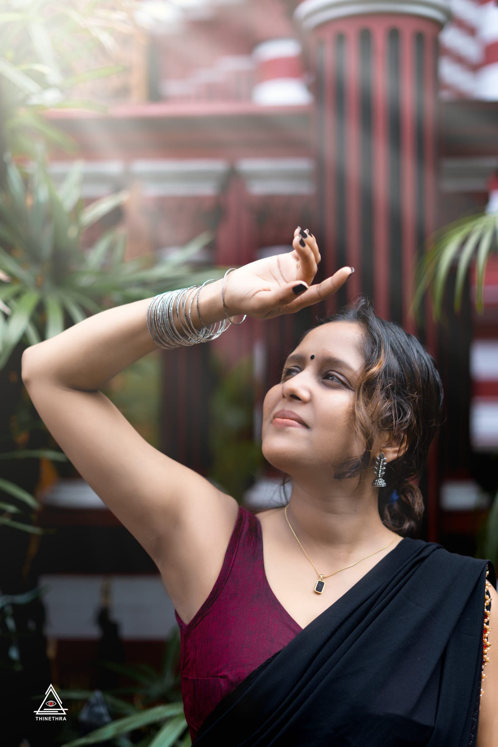 Portrait of Sandu in a black saree in the city, photo 17 of 26
