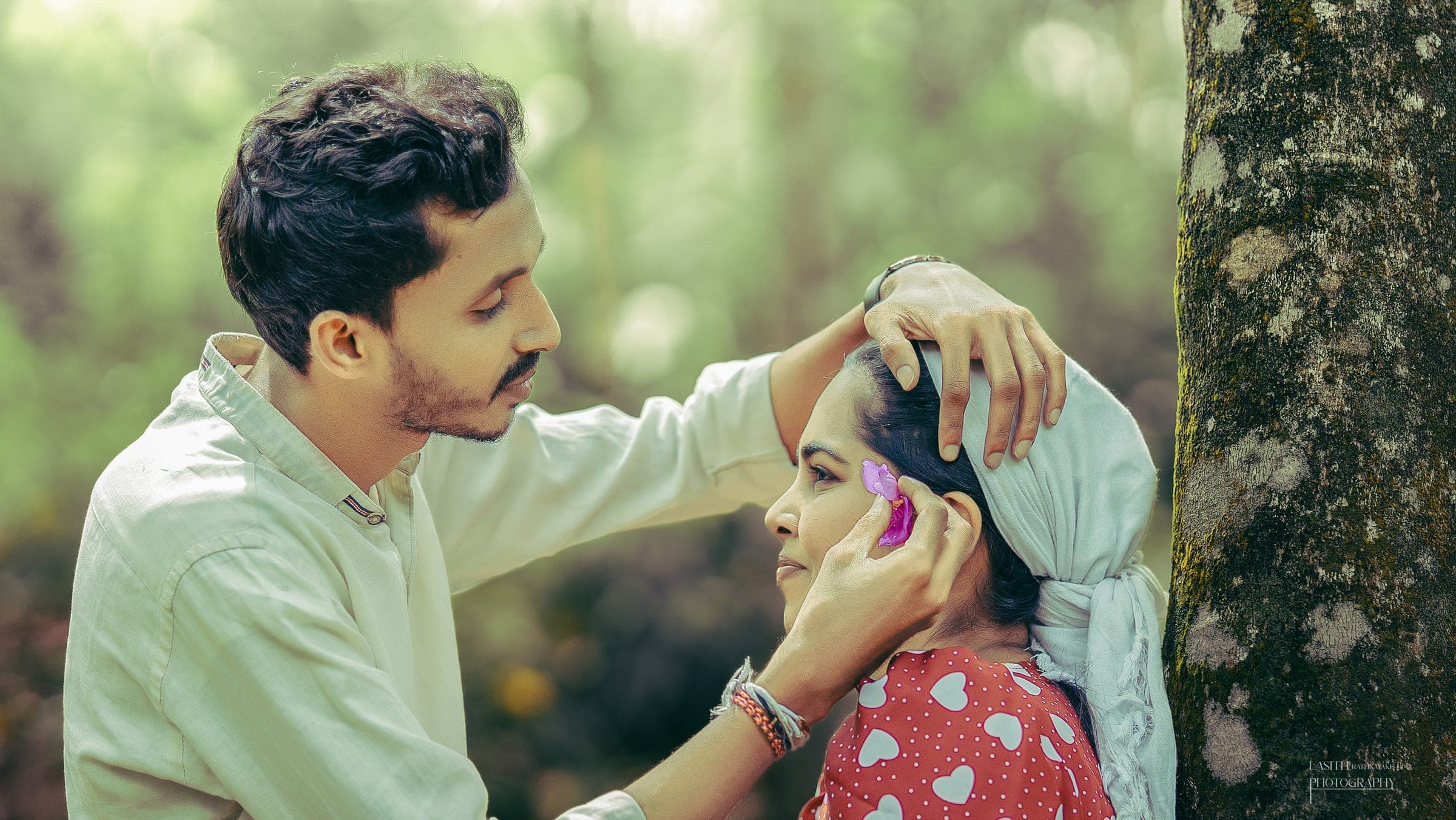 Viraj and Ruvini on their pre-wedding shoot in the forest, photo 3 of 15