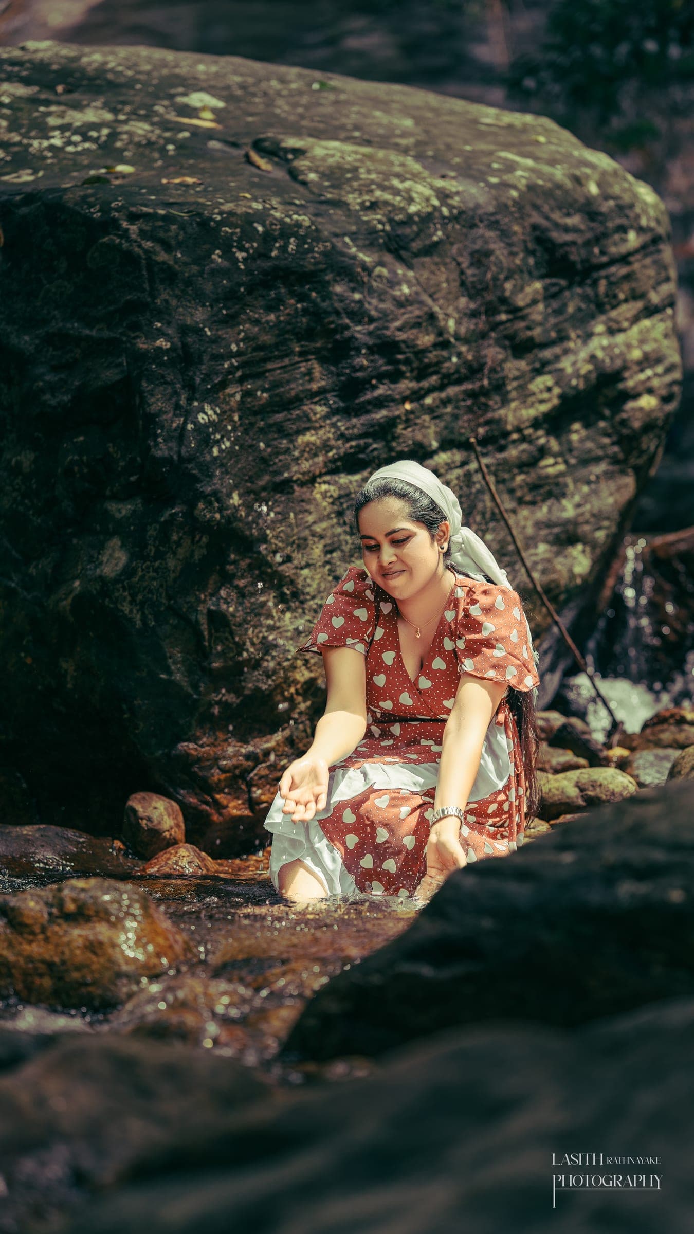 Viraj and Ruvini on their pre-wedding shoot in the forest, photo 14 of 15
