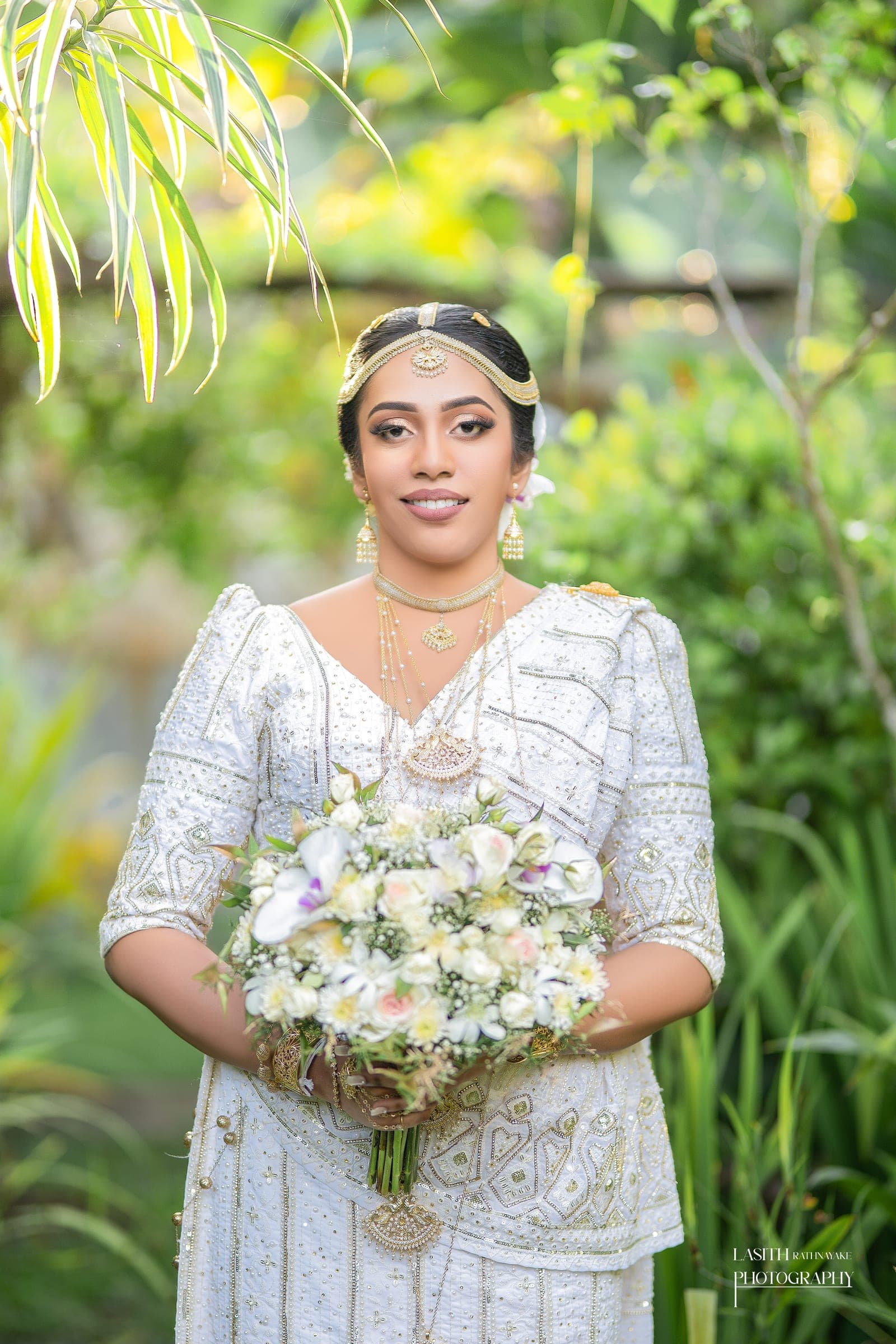 Tharushi and her groom in Kandyan wedding dress, photo 1 of 27
