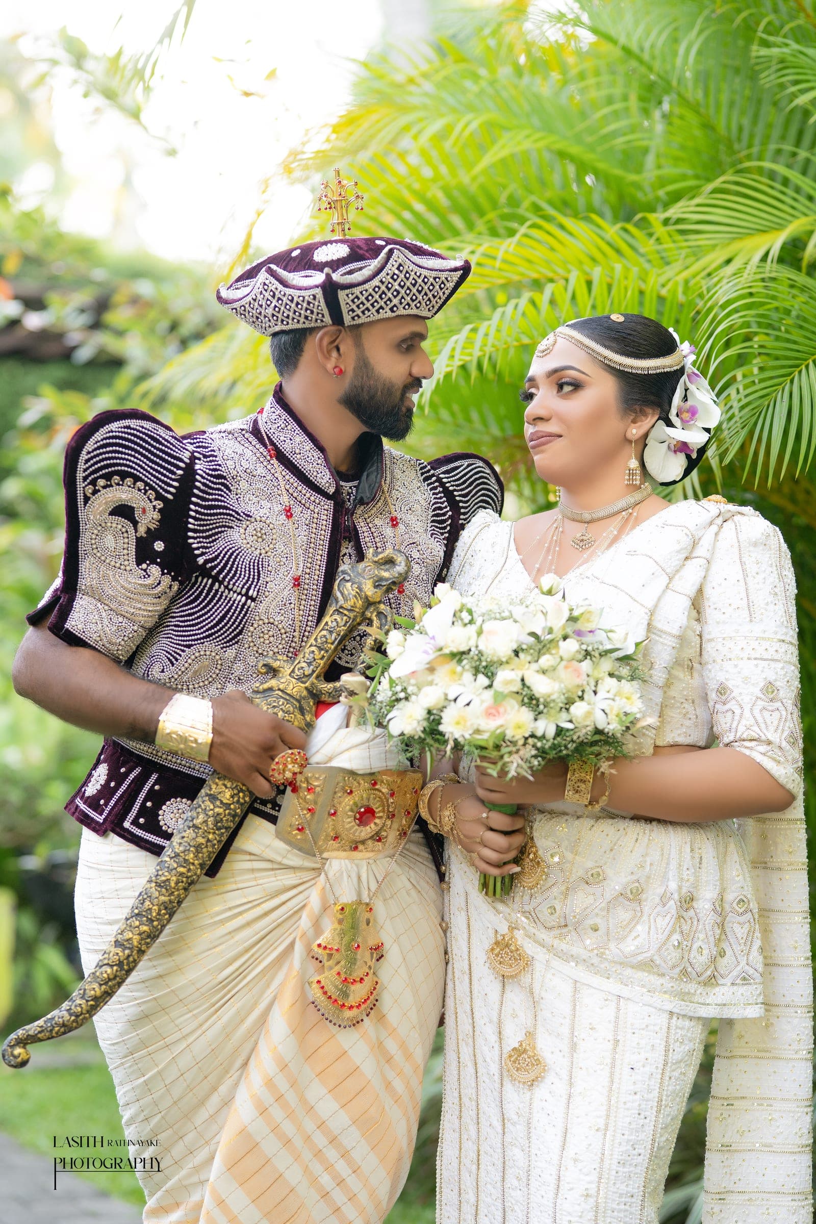 Tharushi and her groom in Kandyan wedding dress, photo 4 of 27