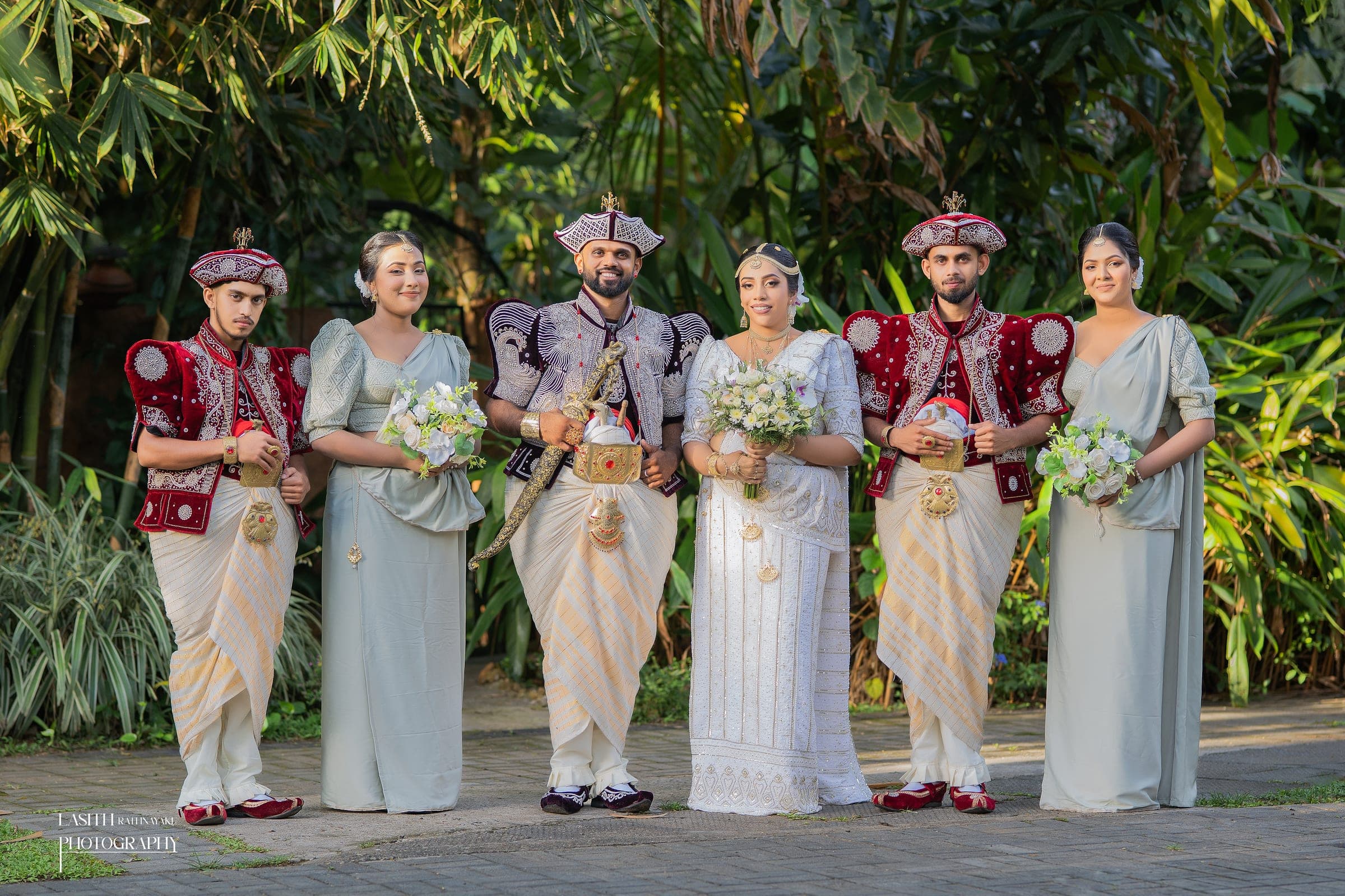 Tharushi and her groom in Kandyan wedding dress, photo 6 of 27
